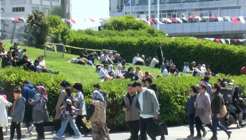 Taksim’de Deprem Yoğunluğu: İstanbul'un Kalbinde Neler Oluyor?