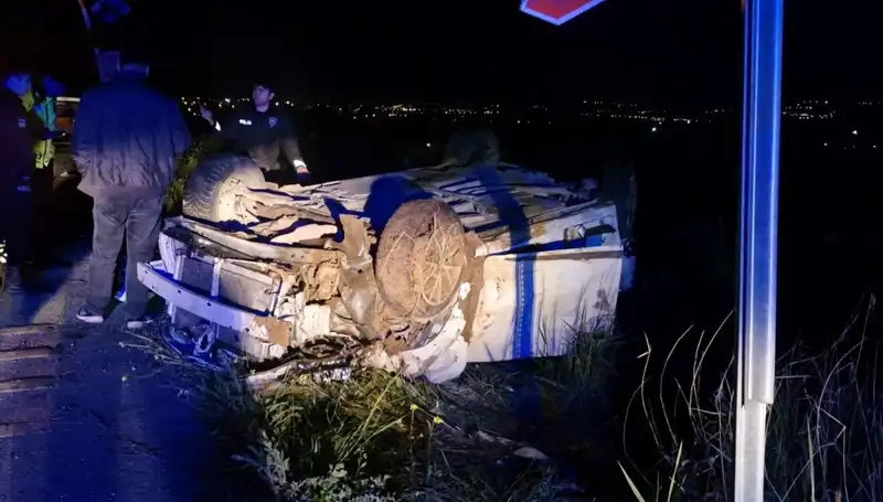 Otomobil Kazası: Şarampole Devrilen Araçta 1 Kişi Hayatını Kaybetti, 3 Yaralı