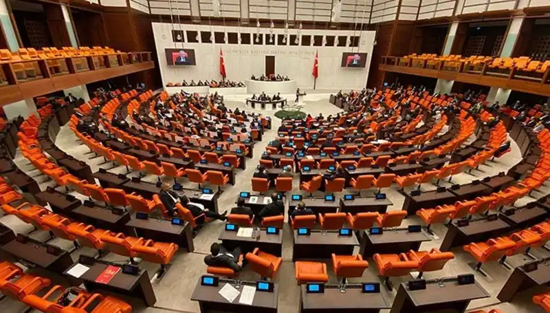 Emekli İkramiyeleri İçin Sıra Dışı Artış: TBMM'de İlk 4 Madde Onaylandı