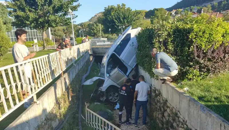 Muğla'da Direksiyon Manevrası Kaza ile Sonuçlandı, Detaylar Ortaya Çıktı