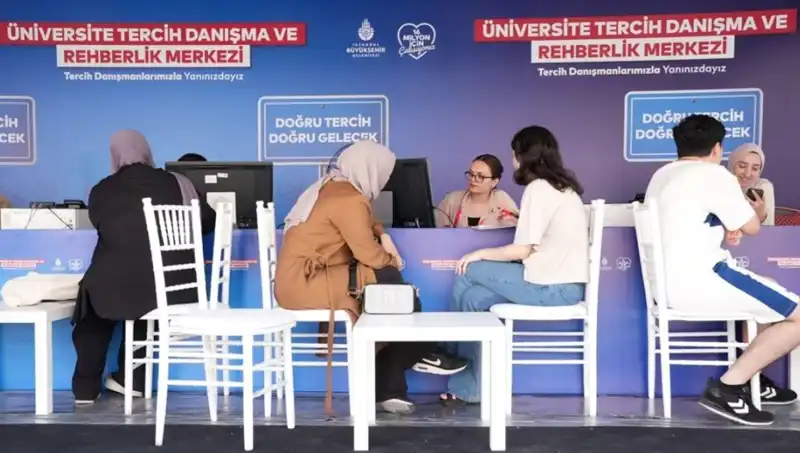 İstanbul'da Gençlerin Geleceğine Yön Verilecek: İBB Tercih Danışma ve Rehberlik Merkezleri Açıldı!