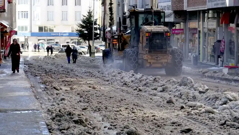 Sarıkamış'ta Kış Hazırlığı Başladı: Kar ve Buzlar Temizleniyor