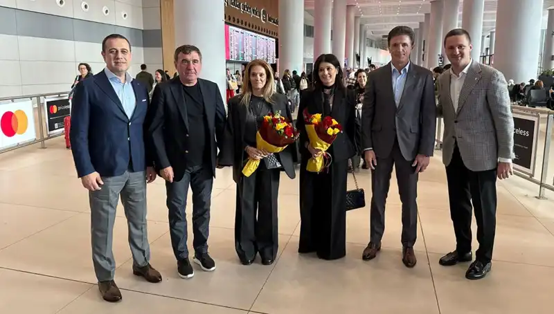 Hagi ve Popescu İstanbul'da: Futbol Efsaneleri Yeniden Bir Araya Geldi