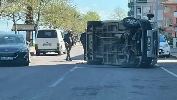 Otomobile Çarpan Araç Yan Yattı: Kaza Sonrası Olay Yerinde Şok Anlar