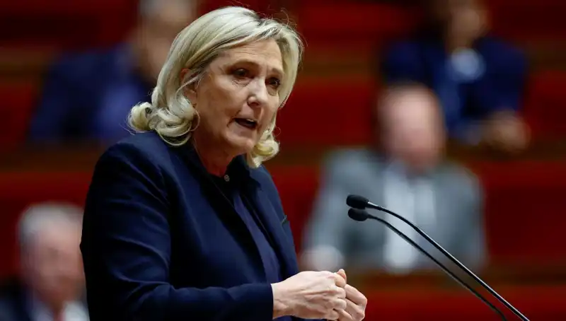 Le Pen'in Siyasi Geleceği Tehlikede: Suçlu Bulunursa Adaylığı Engellenecek