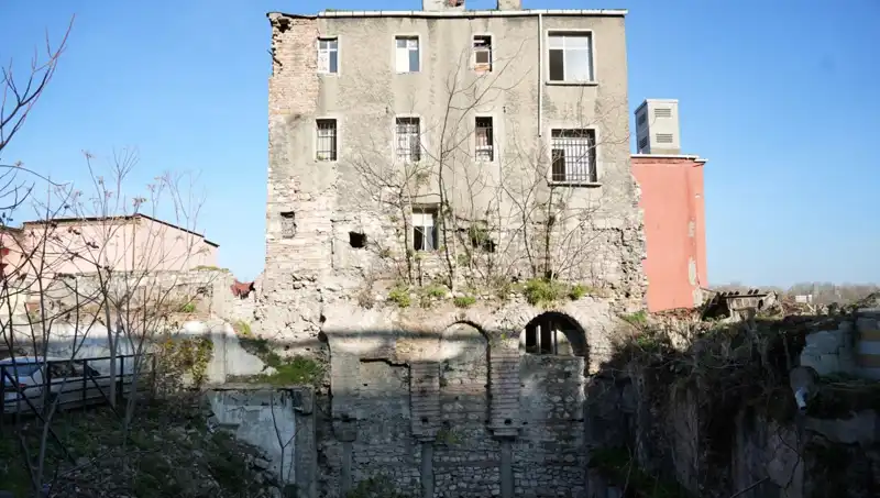 İstanbul’un Kalbinde 1600 Yıllık Tarihle Buluşun: Bu Bina Hangi Dönemlerden Geçti?