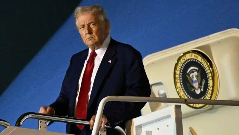 Katar'dan Trump'a Uçan Lüks Jetin Gizemli Yolculuğu ve Değeri