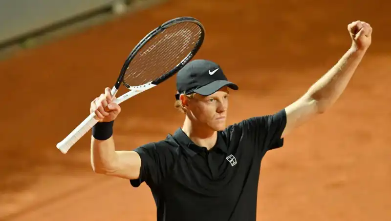 Wimbledon 2023: Yarı Final Heyecanı ve Favori İsimler Kiminle Karşılaşıyor?