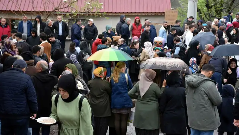 ** Geleneksel Bayramlaşma Geleneği: 100 Yılı Aşkın Süredir Devam Eden Coşku!**