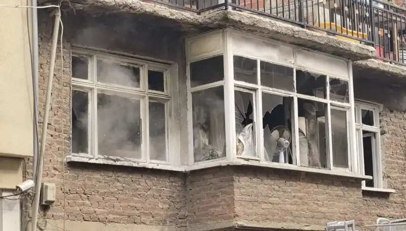 Bursa'da 2 Katlı Evde Yangın Paniği: Alevler Tüm Evi Sardı