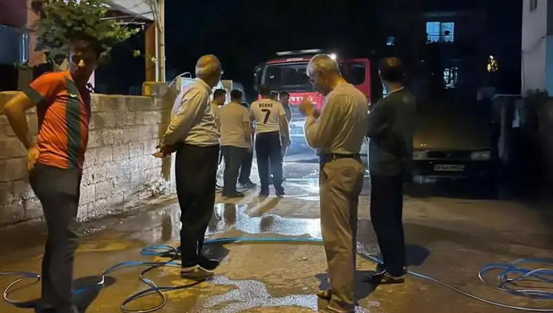 Park Halindeki Araçta Çıkan Yangın Panic Yarattı