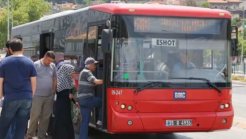İzmir'de Öğrenci İndirimine 30 Yaş Sınırı Getirildi: Ceza ve Sonuçları