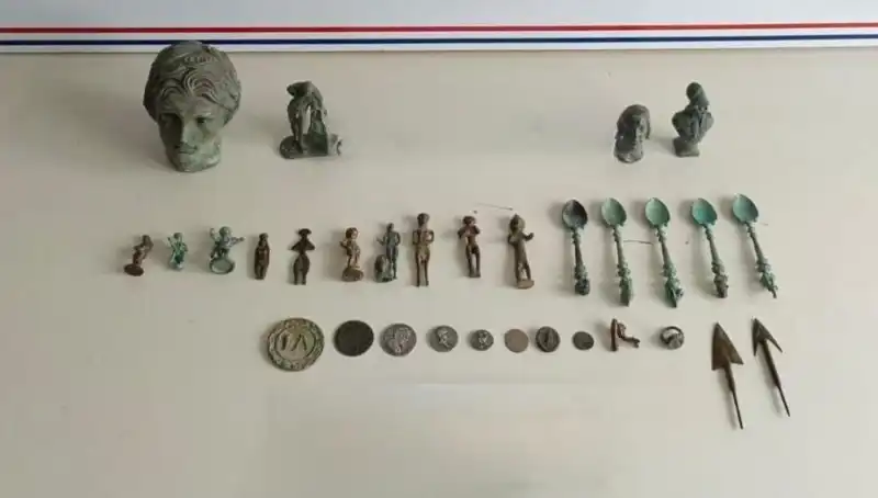 Roma Dönemine Ait Tarihi Eserler, Gizli Bir Operasyonla Ele Geçirildi