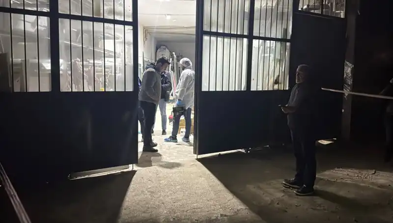 İş Yerinde Gerçekleşen Korkunç Cinayet: Saldırganlar Olay Yerini Battaniye ile Gizlemeye Çalıştı