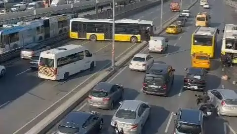 İETT Otobüsü Kazası: İstanbul Trafiğinde Kaos Anları Yaşandı