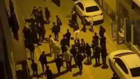 Esenyurt'ta Sopalı Mahalle Baskını: Gençler Arasında Şiddetli Çatışma!