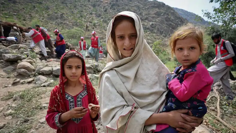 Afganistan'da Uykuda Yakalayan Deprem: 2000'den Fazla Can Kaybı ve Yıkım
