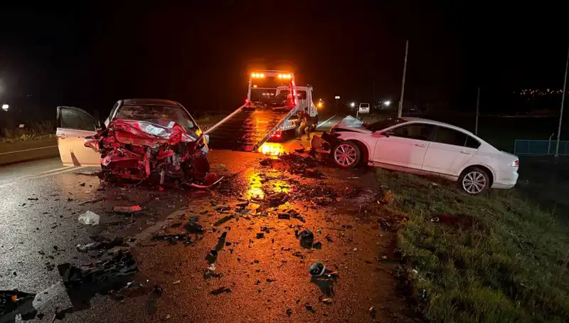 Çanakkale'de Feci Trafik Kazası: 3 Can Hayatını Kaybetti, 1 Kişi Yaralı