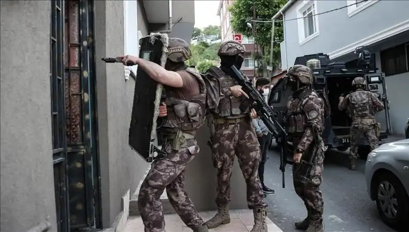 İstanbul’da DAEŞ Çetelerine Yönelik Operasyon: 20 Kişi Gözaltında