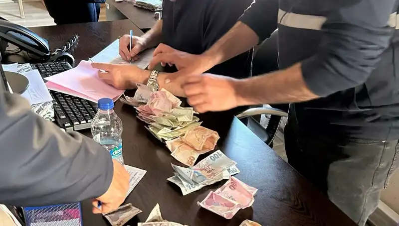 Antalya'da Şok Dilenci Operasyonu: Üzerlerinde 19 Bin Lira Bulundu!