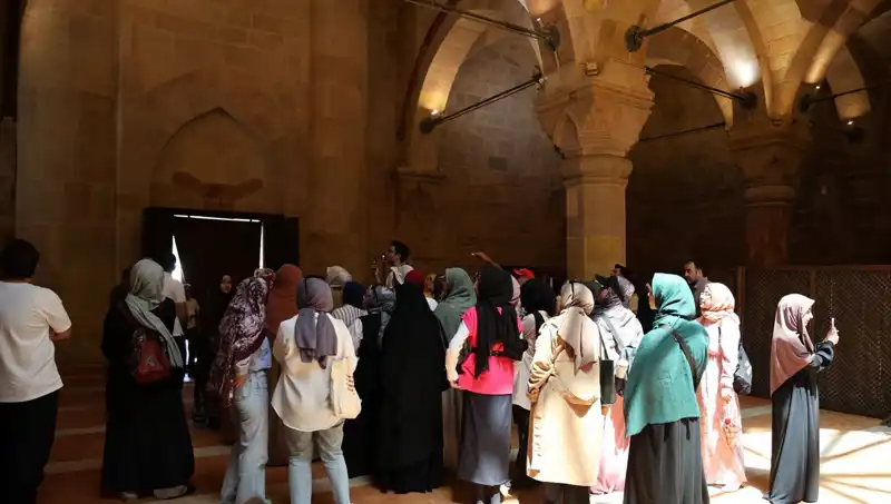 Dillerin Kısırlığı Bize Ne Anlatıyor: Kalemler Kırık Dünyada Yaşamak