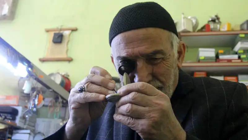 Yarım Asırdır 20 Metrekarelik Dükkan: Zamanın Efendisi 58 Yıldır Burada
