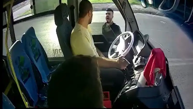 Antalya'da, Otobüs Şoförüne Saldıran Zanlı Kısa Sürede Yakalandı
