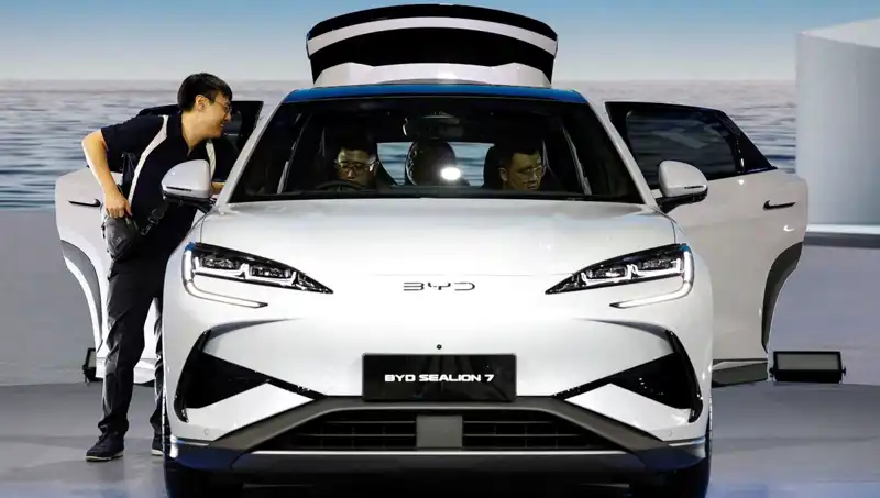 BYD, Tesla’nın Satış Rekorlarını Geçerek 100 Milyar Doları Aştı!