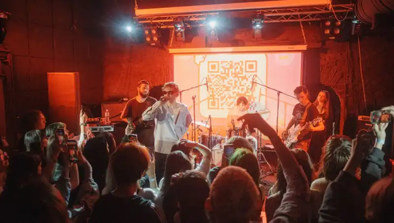 Savaşın Gölgesinde Bir Şehrin İki Yüzü: Saldırı ve Konser Aynı Gün!