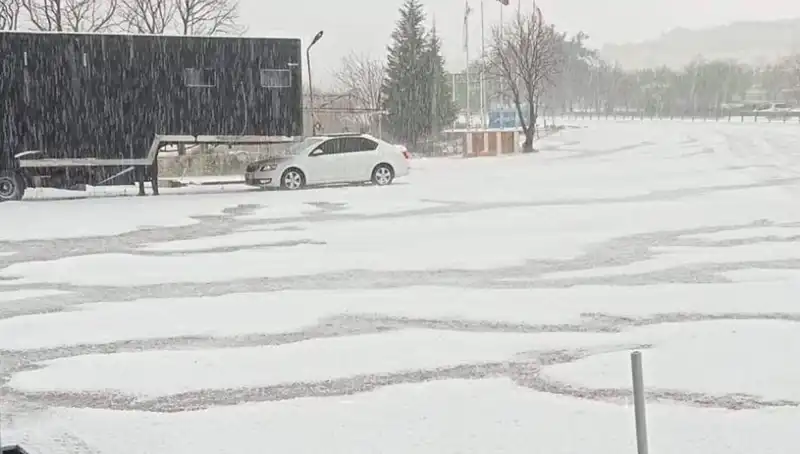 Tekirdağ'da Ceviz Büyüklüğünde Dolu Yağdı, Beyaza Büründü