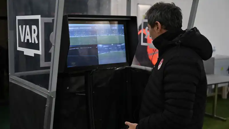 Beşiktaş-Gaziantep FK Maçında Almanya'dan VAR Hakemi Sürprizi