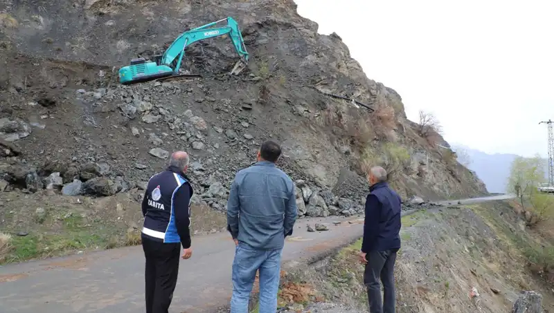Hakkari'de Kaya Düşmelerine Karşı Yeni Çalışmalar Başlatıldı