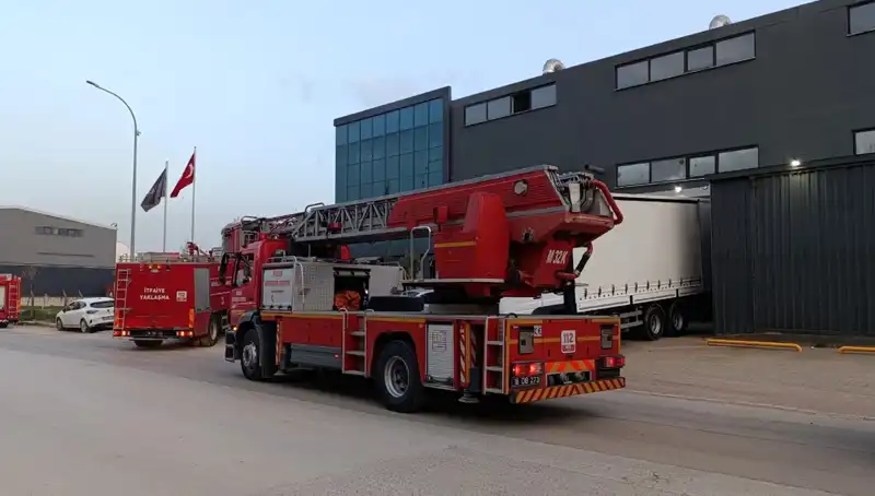 İnegöl'de Gözleri Dört Açtıran Fabrika Yangını: Neler Yaşandı?