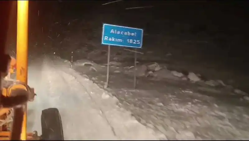Antalya'da Yaz Mevsiminde Beklenmedik Kar Sürprizi Yaşandı!