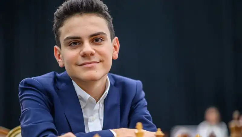 17 Yaşındaki Türk Genç, Dünya Şampiyonunu Yenen Tarih Yazdı!